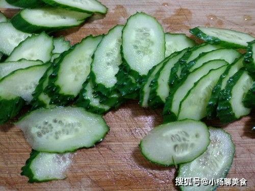 油头吃瓜视频,揭秘网络热点的背后真相